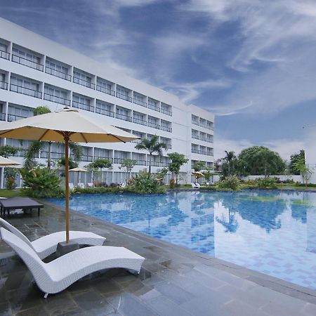 Raja Hotel Kuta Mandalika Resort & Convention Экстерьер фото