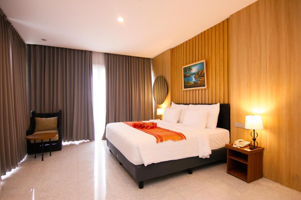 Raja Hotel Kuta Mandalika Resort & Convention Экстерьер фото