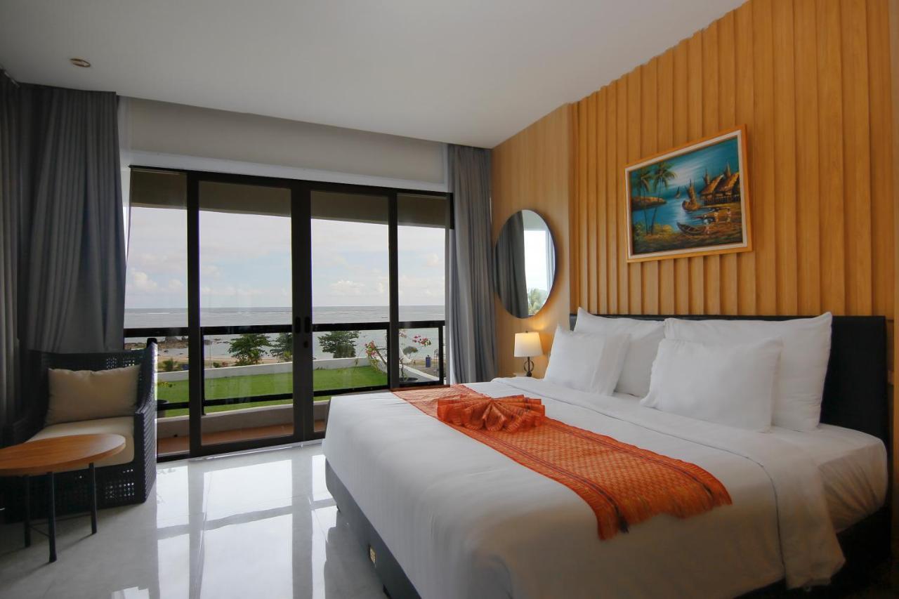 Raja Hotel Kuta Mandalika Resort & Convention Экстерьер фото