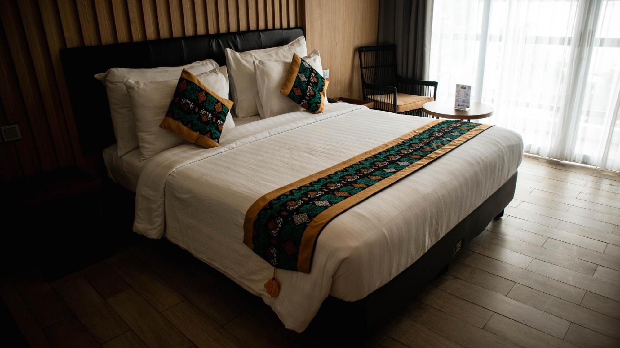 Raja Hotel Kuta Mandalika Resort & Convention Экстерьер фото