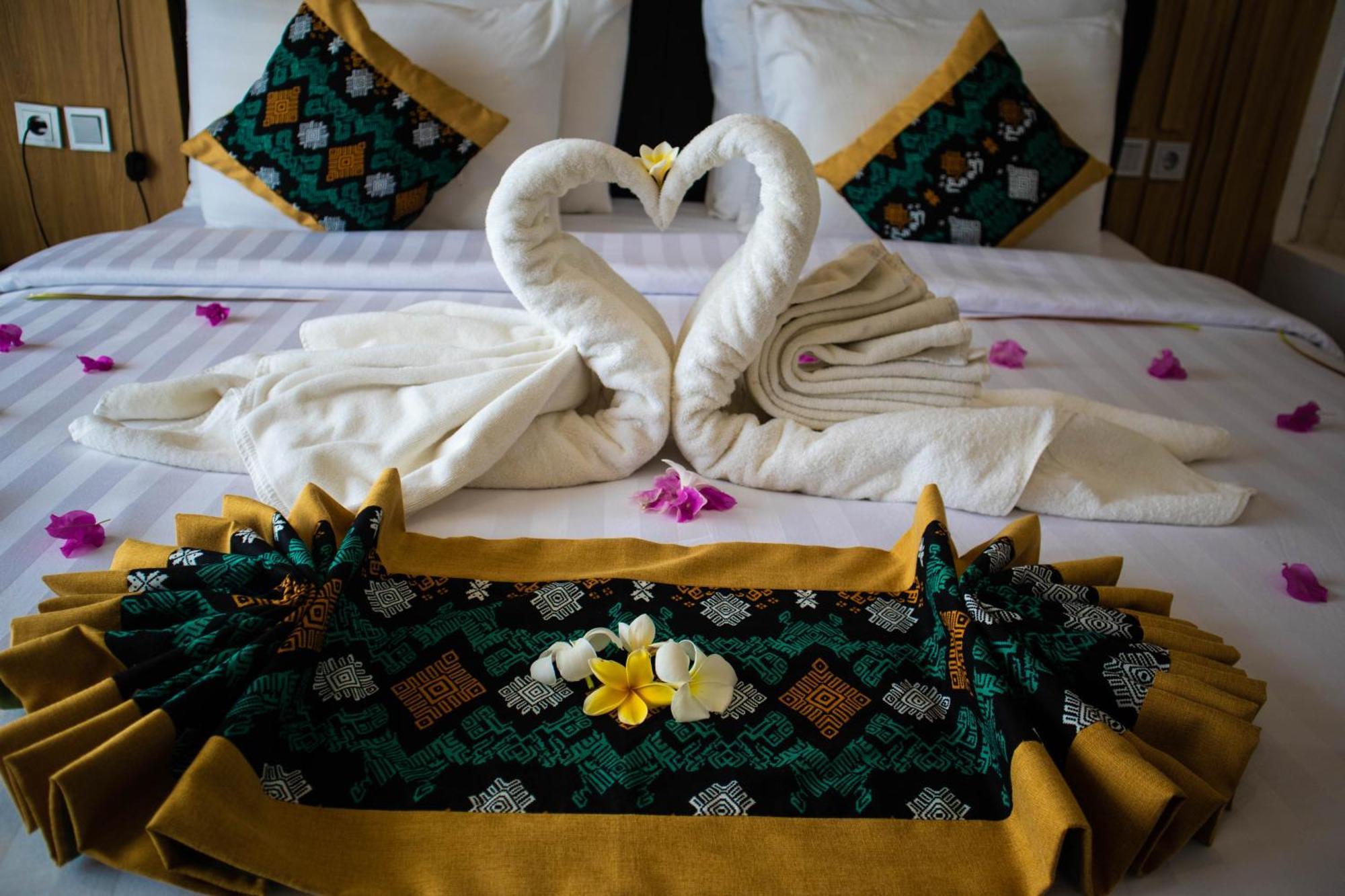 Raja Hotel Kuta Mandalika Resort & Convention Экстерьер фото