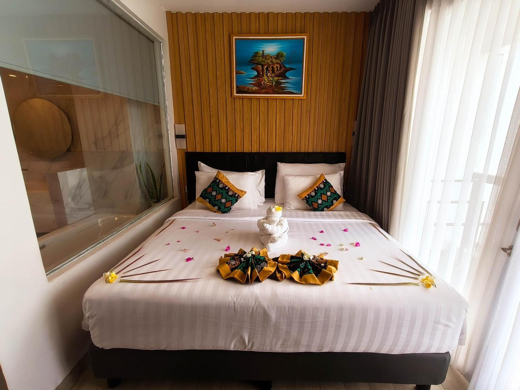 Raja Hotel Kuta Mandalika Resort & Convention Экстерьер фото