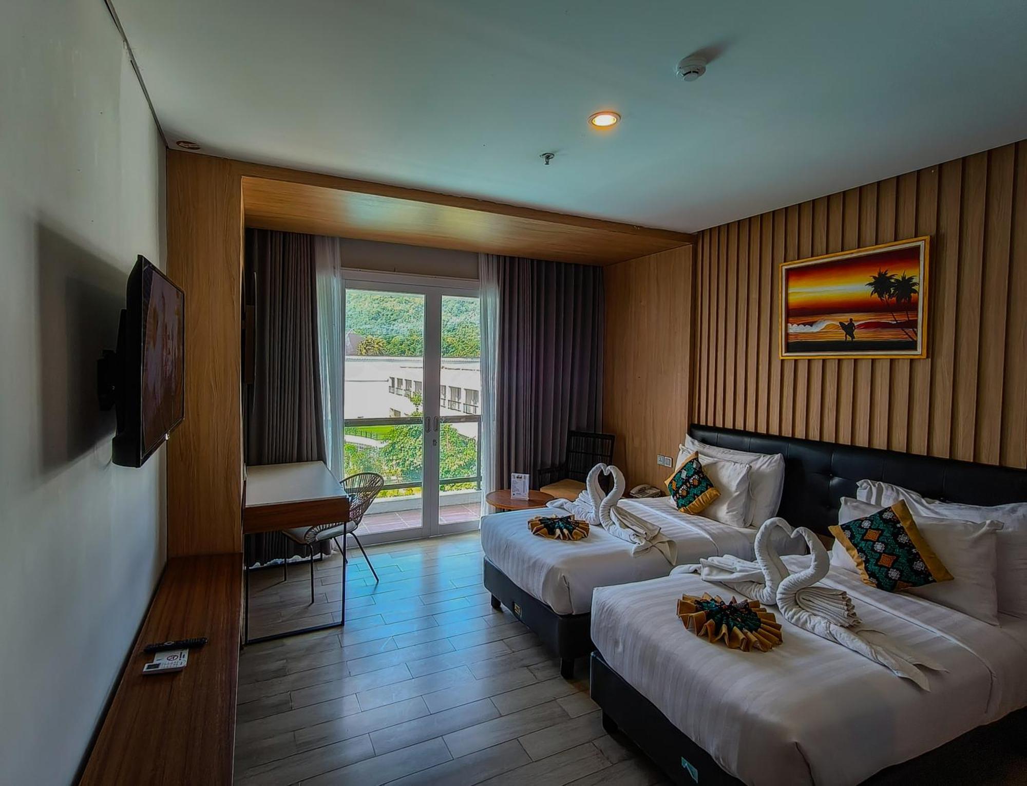 Raja Hotel Kuta Mandalika Resort & Convention Экстерьер фото