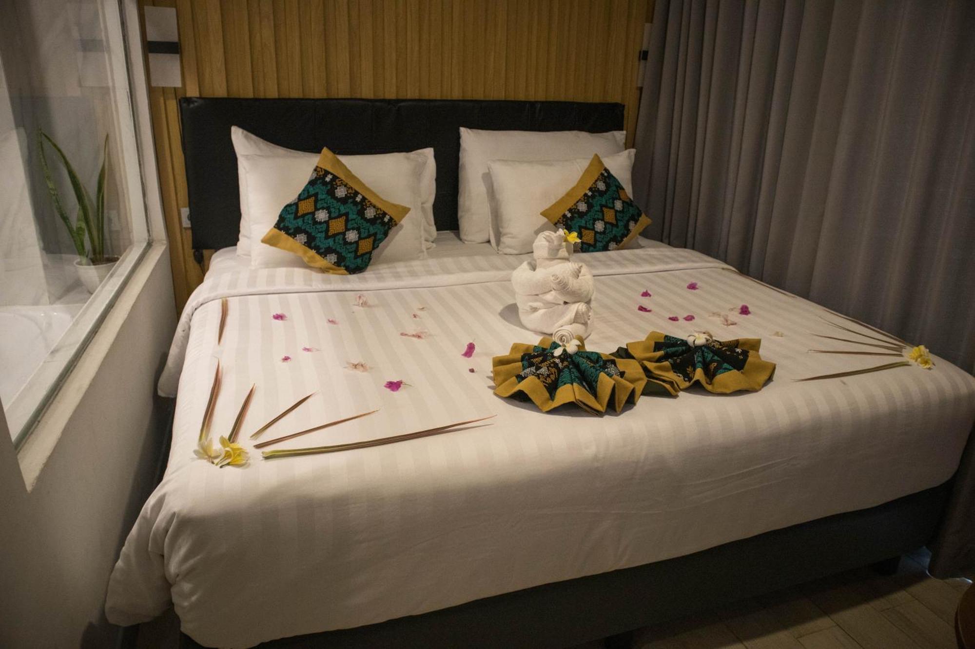 Raja Hotel Kuta Mandalika Resort & Convention Экстерьер фото