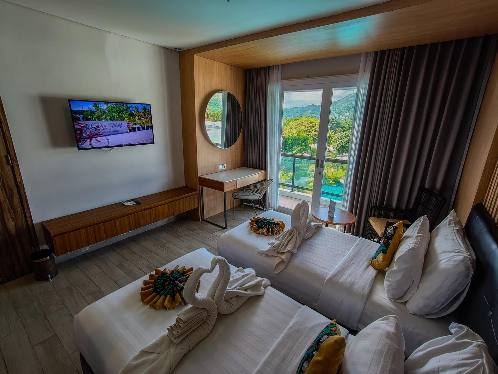 Raja Hotel Kuta Mandalika Resort & Convention Экстерьер фото
