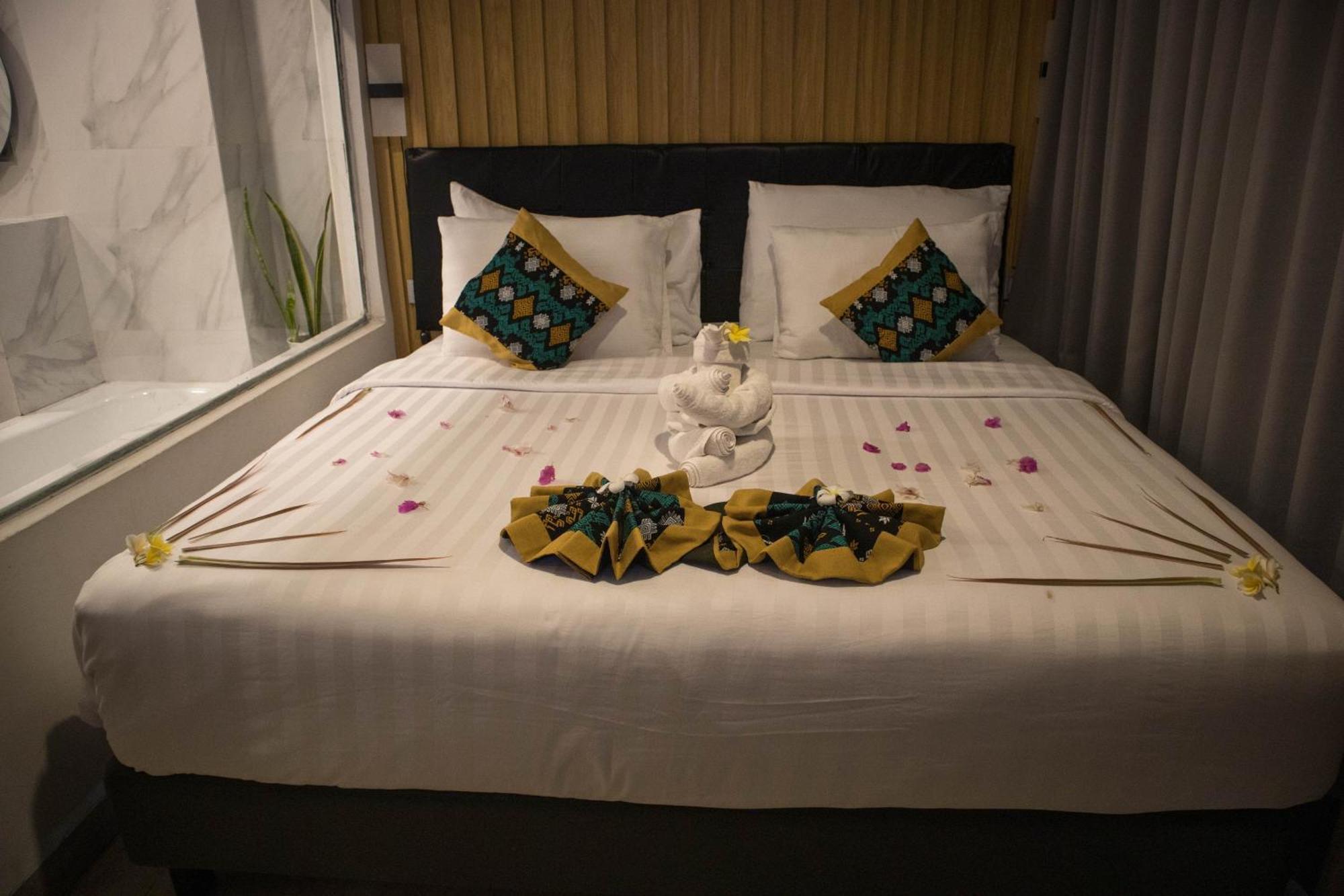 Raja Hotel Kuta Mandalika Resort & Convention Экстерьер фото