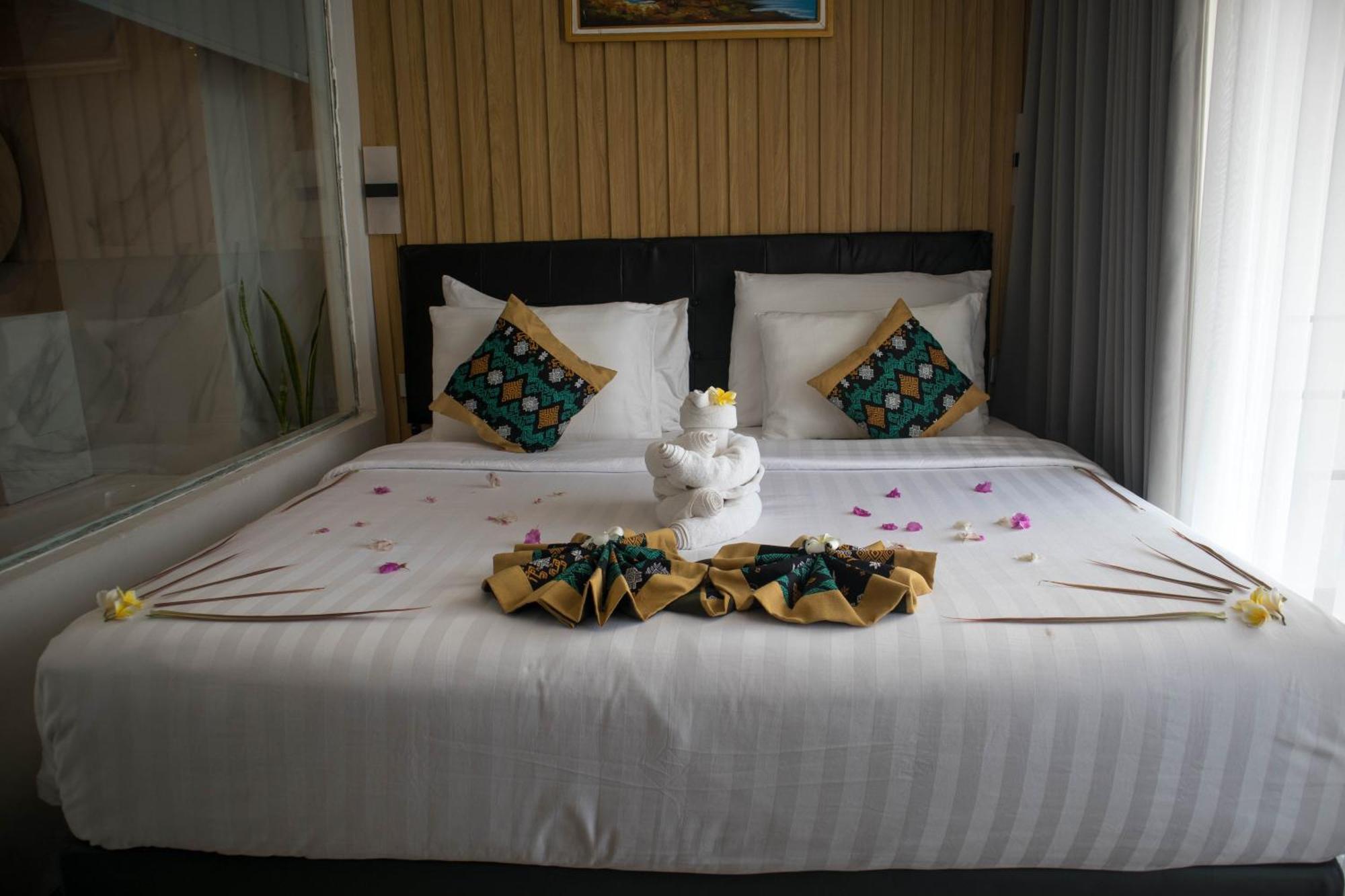 Raja Hotel Kuta Mandalika Resort & Convention Экстерьер фото