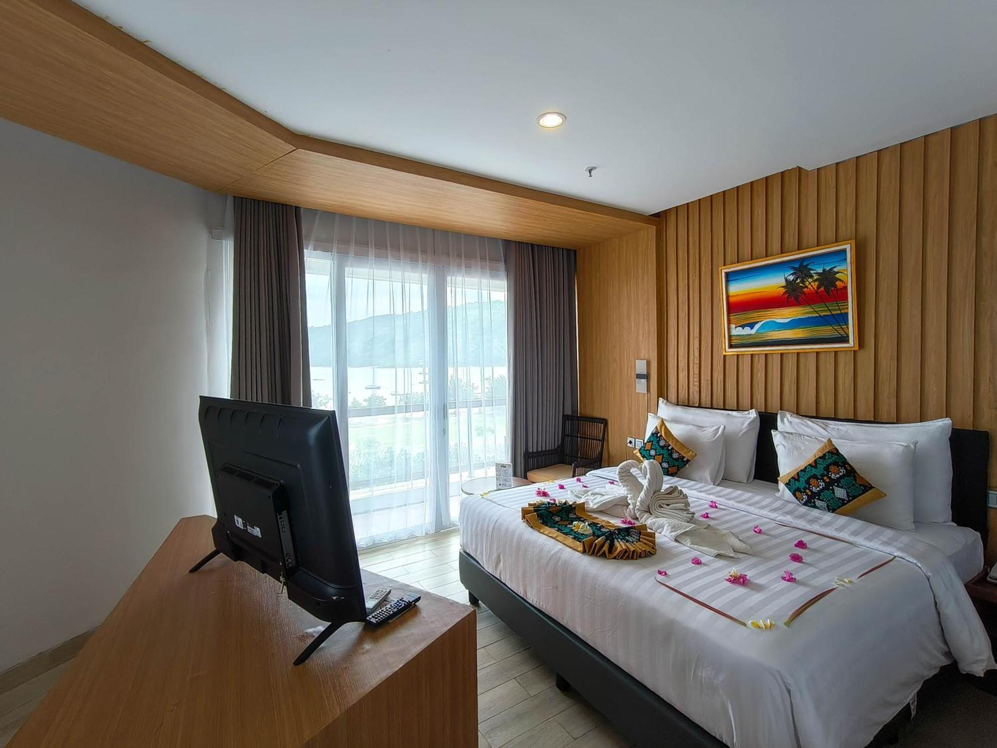 Raja Hotel Kuta Mandalika Resort & Convention Экстерьер фото