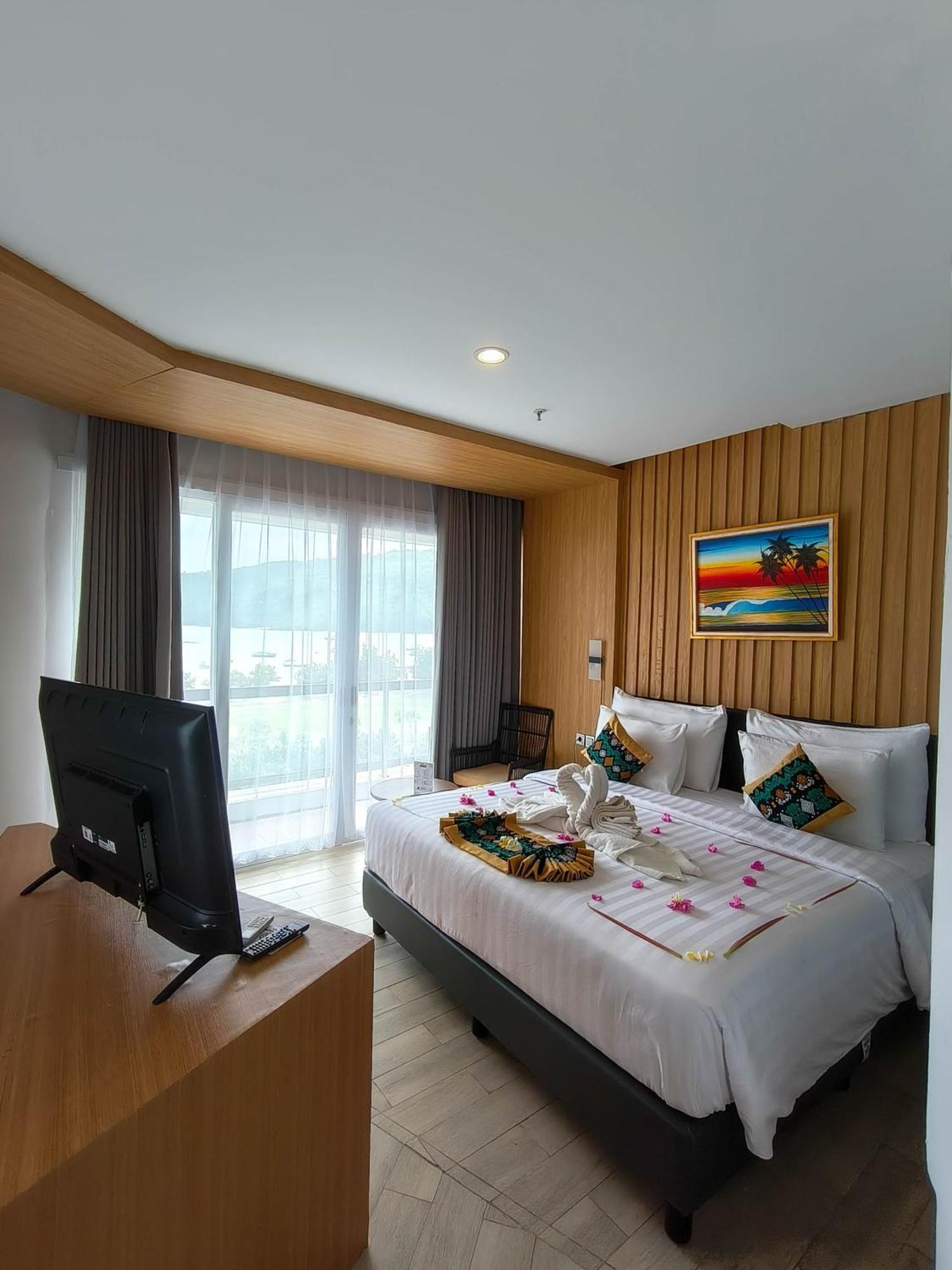 Raja Hotel Kuta Mandalika Resort & Convention Экстерьер фото