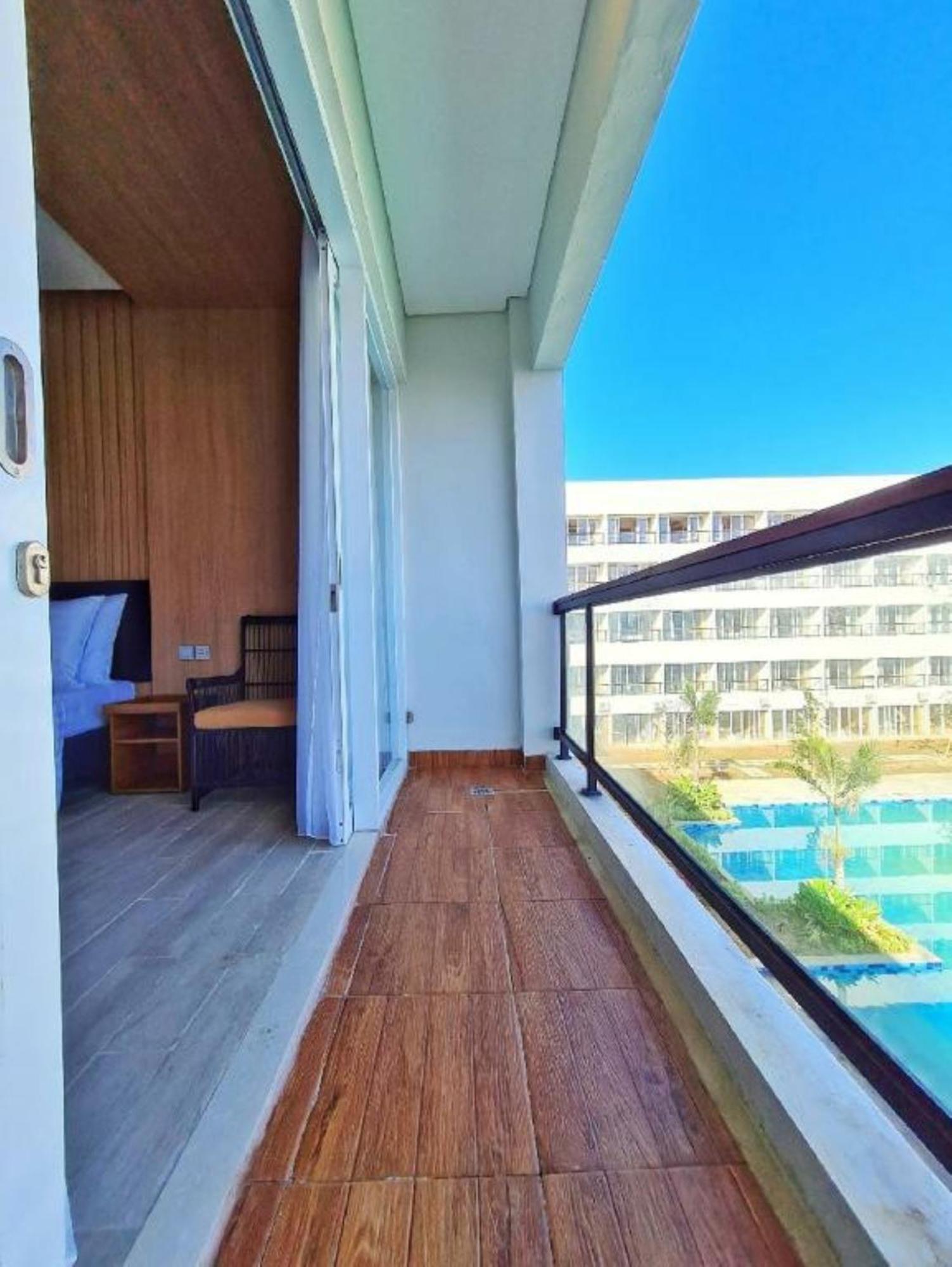 Raja Hotel Kuta Mandalika Resort & Convention Экстерьер фото