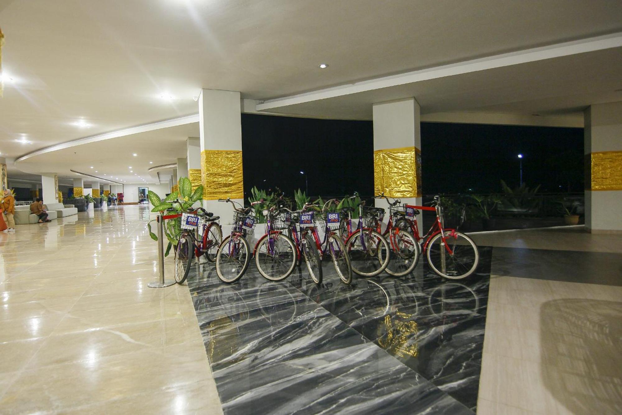 Raja Hotel Kuta Mandalika Resort & Convention Экстерьер фото