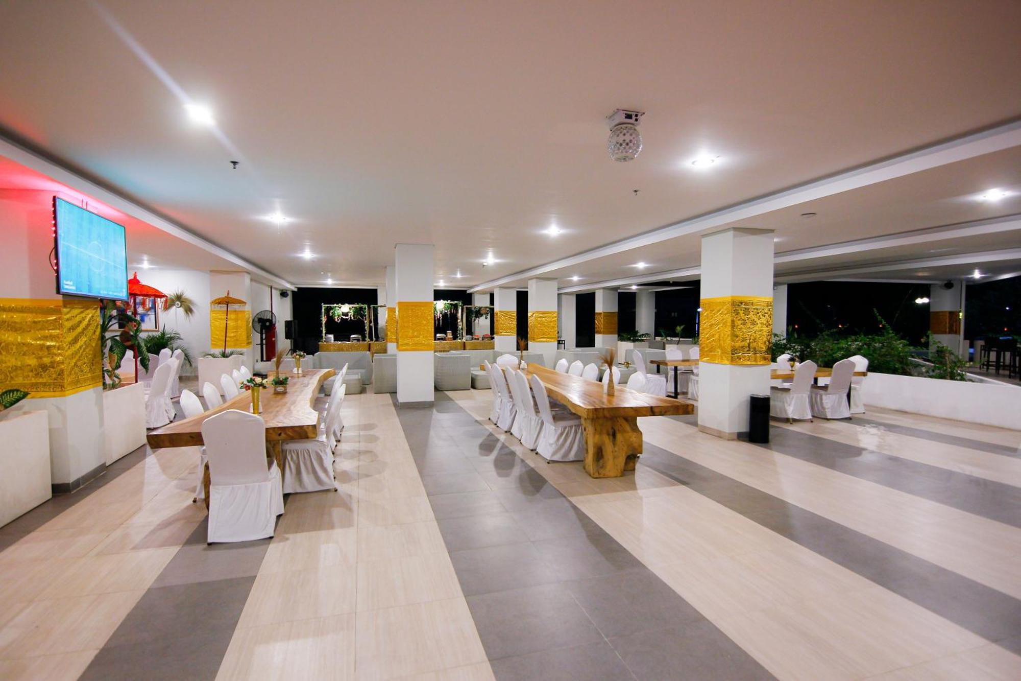 Raja Hotel Kuta Mandalika Resort & Convention Экстерьер фото